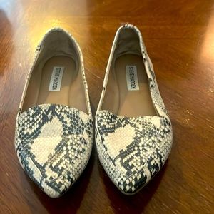 Steve Madden snakelike print
